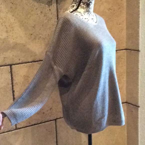 Oversized sweater with long sleeves - Picture 5 of 8